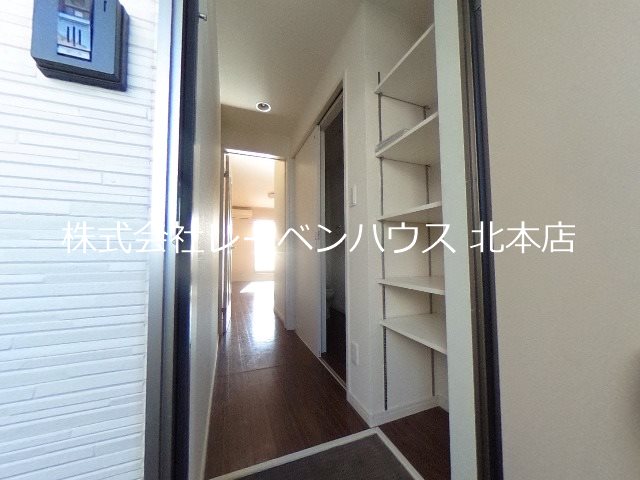 玄関　これからクリーニング入ります