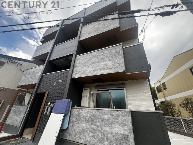 建物外観　オートロックで外部の人間が簡単に出入りできないため安心です。