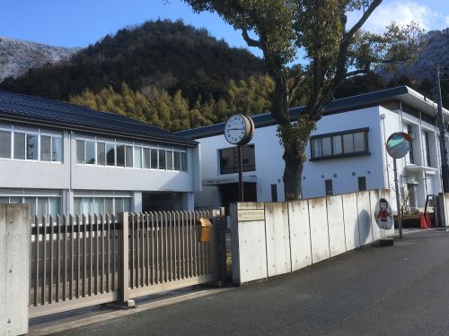 中学校　丹波市立柏原中学校（中学校）まで233m