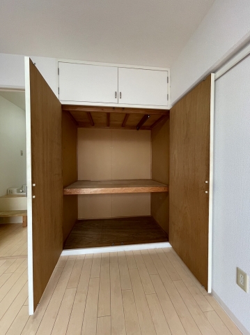 収納　同物件別号室の写真です。