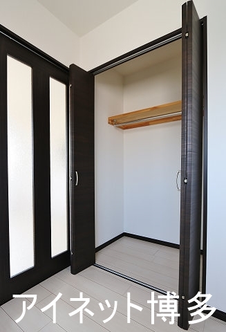 収納　茶色の建具がオシャレですね