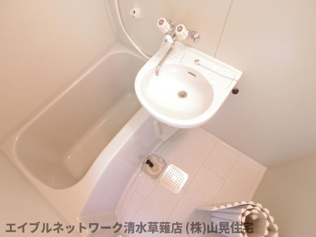 バス・シャワールーム　落ち着いた空間のお風呂です