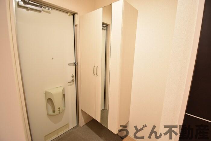 玄関　うどん県のお部屋探しはうどん不動産へ うどんちゃんとLINE