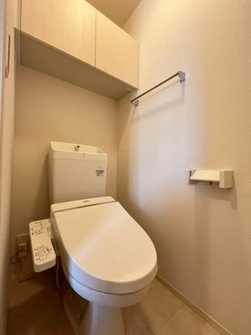 トイレ　別号室の写真です。ご参考までに