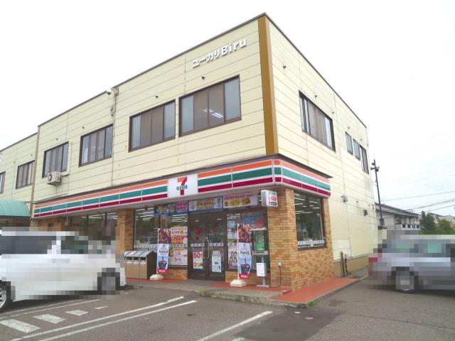 コンビニ　セブンイレブン（コンビニ）まで678m