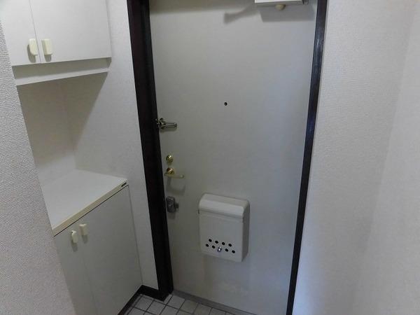 玄関　ガスト稲城店