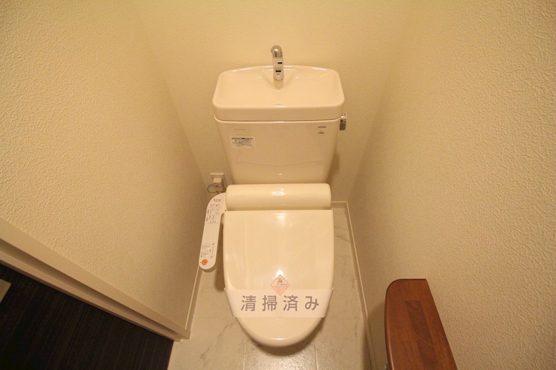 トイレ　※別号室の参考画像です