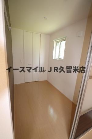 その他部屋・スペース　広くて明るい寝室
