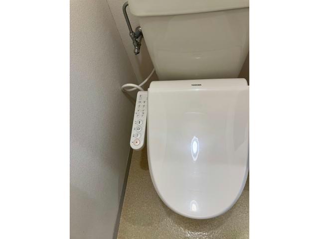 トイレ　ウォシュレット付き
