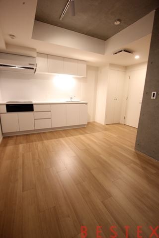 キッチン　※同建物内・別タイプの参考写真です。