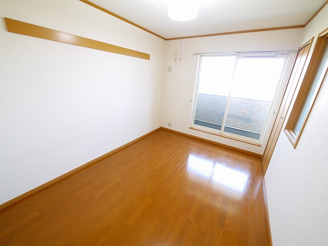 その他部屋・スペース　広くて明るい寝室