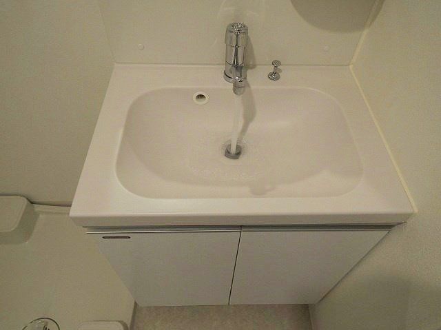 洗面設備　※同タイプの別のお部屋です。