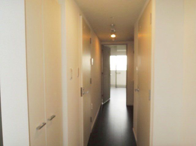 玄関　※同タイプの別のお部屋です。