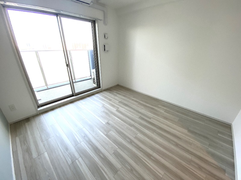 居室・リビング　白を基調にした明るいお部屋です。