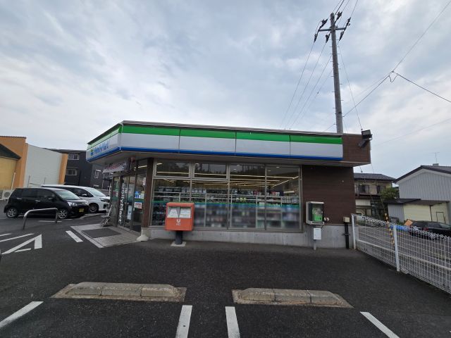 コンビニ　ファミリーマート郡山西ノ内一丁目店（コンビニ）まで118m