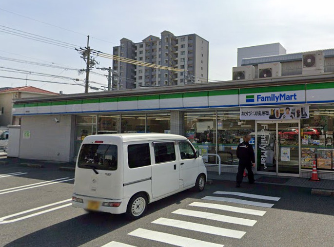 コンビニ　ファミリーマート 港築盛店（コンビニ）まで378m