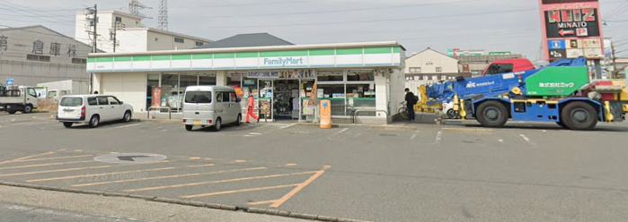 コンビニ　ファミリーマート 港砂美町店（コンビニ）まで456m