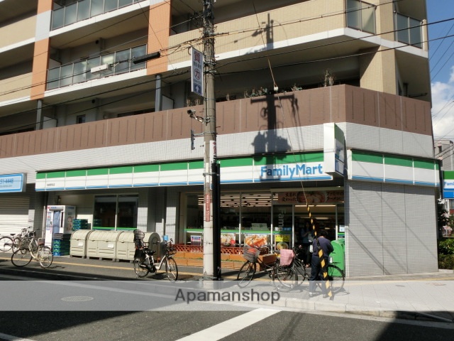 コンビニ　ファミリーマート（コンビニ）まで557m