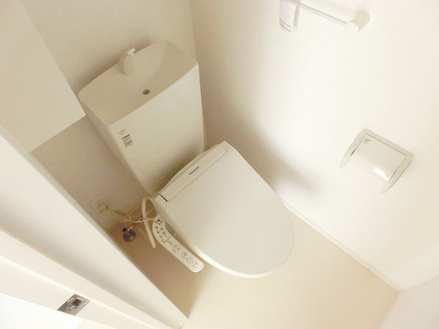 トイレ　ウォシュレットになります。あると便利ですね。