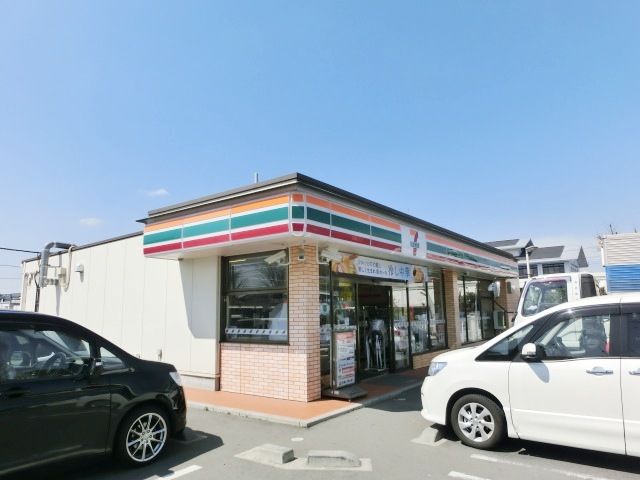 コンビニ　セブンイレブン（コンビニ）まで440m