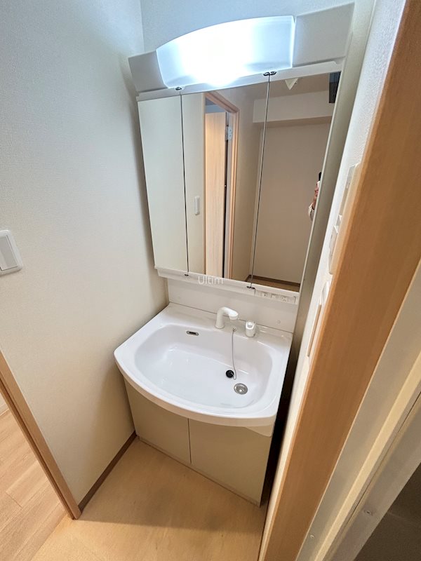 洗面設備　※同タイプの他のお部屋です