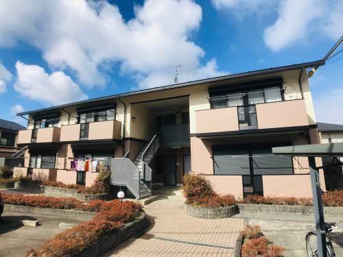 建物外観　２０２１年に外壁塗装屋根の重ね葺を実施し、とても綺麗な外装…