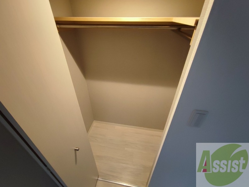 収納　寝室の収納です。部屋がすっきり片付きます。