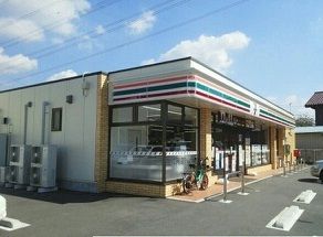 コンビニ　セブンイレブン（コンビニ）まで930m