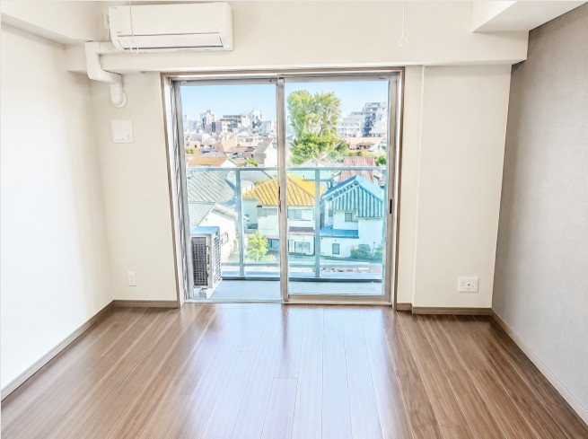居室・リビング　※同建物内の別部屋参考写真です