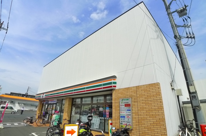 コンビニ　セブンイレブン（コンビニ）まで291m