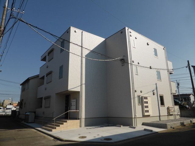 建物外観　外観タイル張りです
