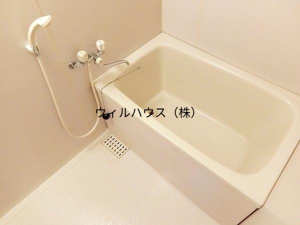 バス・シャワールーム　キレイにリフォームされています！