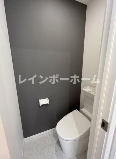 トイレ　落ち着いた色調のトイレです