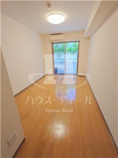 居室・リビング　別号室参考写真です