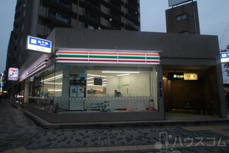 コンビニ　セブン-イレブン大阪玉出駅東店（コンビニ）まで402m