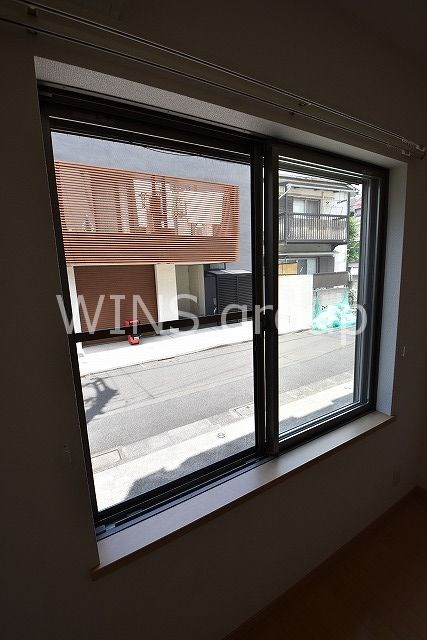 眺望　防犯シャッター付の窓です