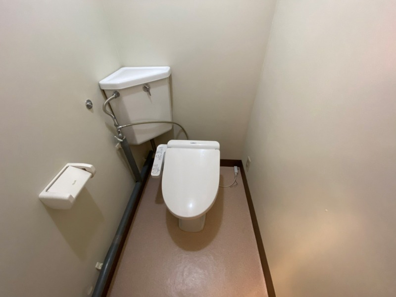 トイレ　こちらはトイレです。清潔感があり、安心して使用できます。