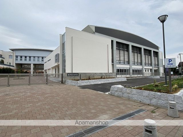 中学校　藤沢市立六会中学校（中学校）まで1220m