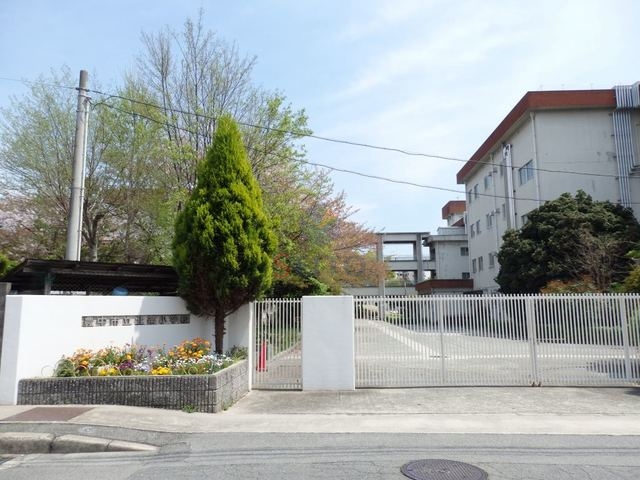 小学校　豊中市立北条小学校（小学校）まで688m