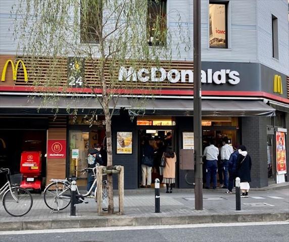 飲食店　マクドナルド新橋日比谷口店（飲食店）まで738m