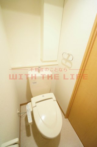 トイレ　落ち着いた色調のトイレです
