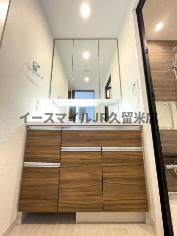 洗面設備　独立洗面化粧台が付いています