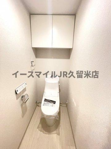 トイレ　落ち着いた色調のトイレです