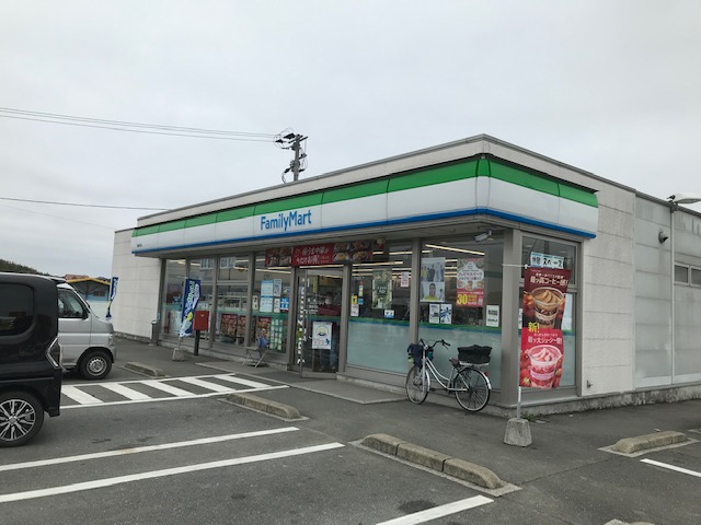 コンビニ　ファミリーマート嘉麻平店（コンビニ）まで1194m