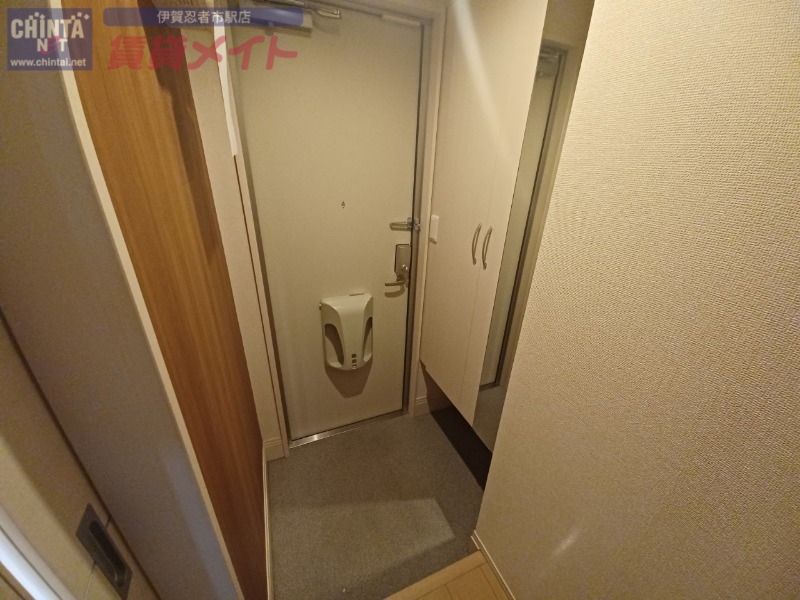 玄関　同物件別室画像