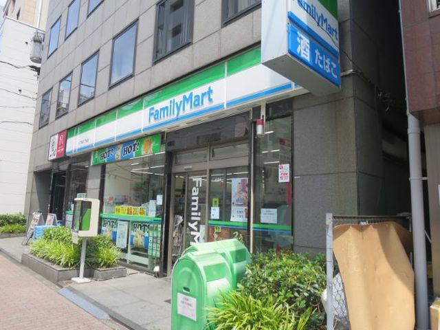 コンビニ　ファミリーマート八丁堀二丁目店（コンビニ）まで215m