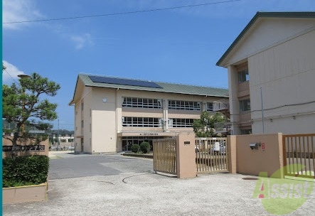 中学校　明峰中学校（中学校）まで2010m