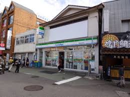 コンビニ　ファミリーマート鈴蘭台駅前店（コンビニ）まで255m