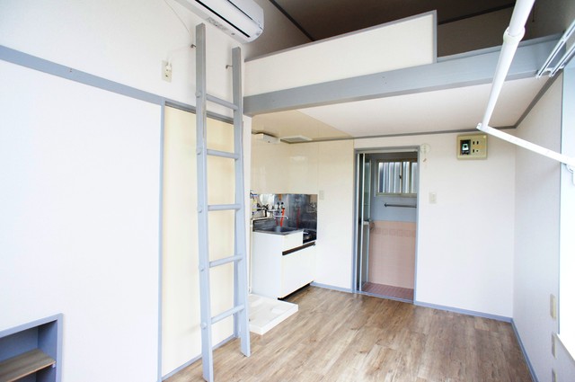 居室・リビング　２面採光なので、明るく風通しのよいお部屋です♪