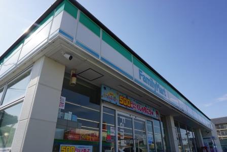 コンビニ　ファミリーマート勾田店（コンビニ）まで548m